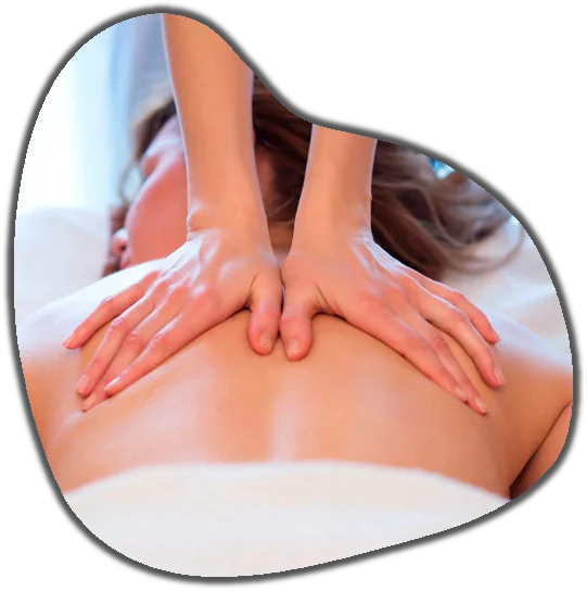 Imagem ilustrativa de cliente recebendo massagem nas costas